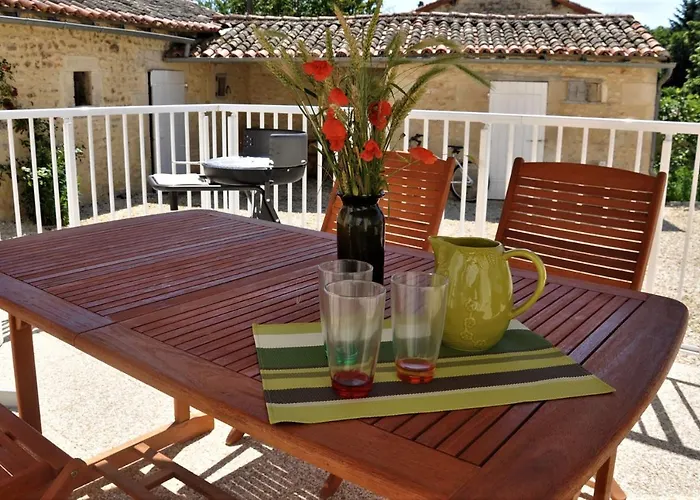 Repos Et Detente Au Coeur Des Richesses Du Poitou Vaux (Vienne)